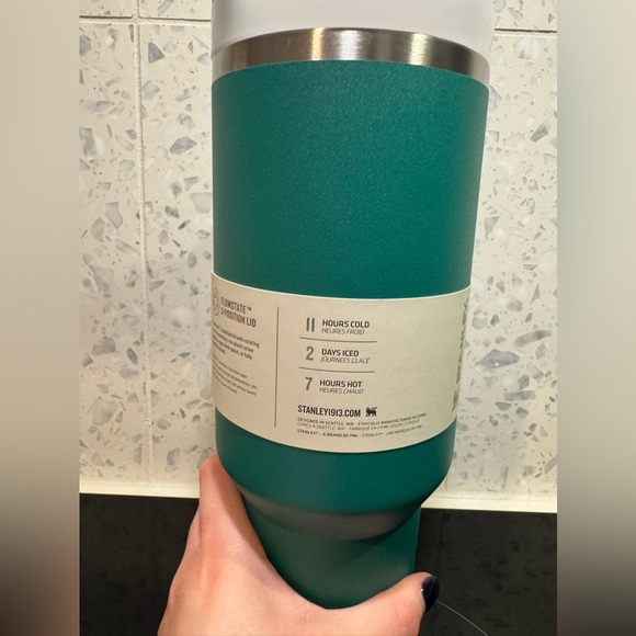 Stanley Green 40 Oz Tumblr. 💚 - Picture 3 of 4